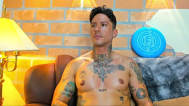 Snapshot of Dylanstonne chatting on 02/25/25, 01:30 Dylanstonne online show from 02/25/25, 01:30