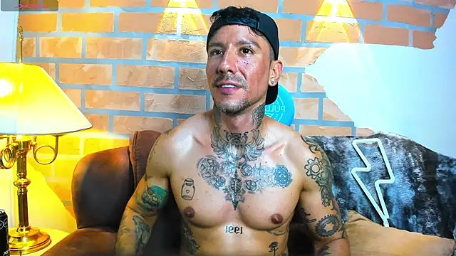 Snapshot of Dylanstonne chatting on 03/13/25, 02:49 Dylanstonne online show from 03/13/25, 02:49