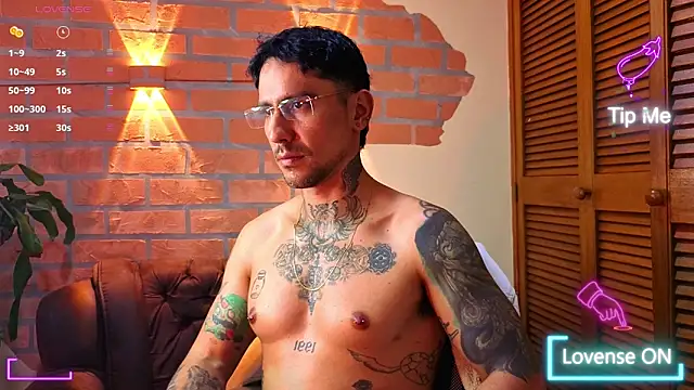 Snapshot of Dylanstonne chatting on 10/28/25, 08:44 Dylanstonne online show from 10/28/25, 08:44