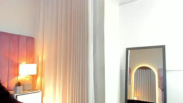 Snapshot of Aleja_arango1 chatting on 02/11/25, 06:55 Aleja arango1 online show from 02/11/25, 06:55