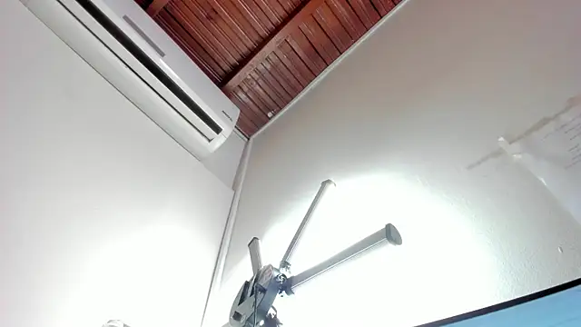 Snapshot of Aleja_arango1 chatting on 10/15/25, 10:21 Aleja arango1 online show from 10/15/25, 10:21