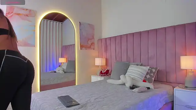 Snapshot of Aleja_arango1 chatting on 11/24/25, 10:53 Aleja arango1 online show from 11/24/25, 10:53