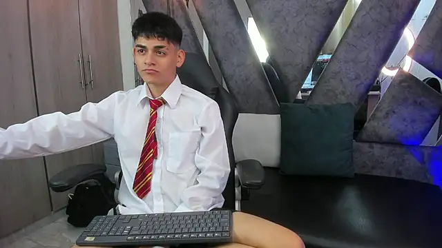 Yef Thin online show from 10/21/25, 03:29