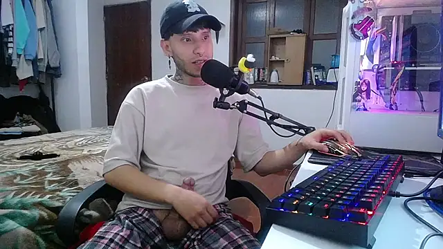 Snapshot of esjrobles chatting on 12/28/24, 08:37 esjrobles online show from 12/28/24, 08:37