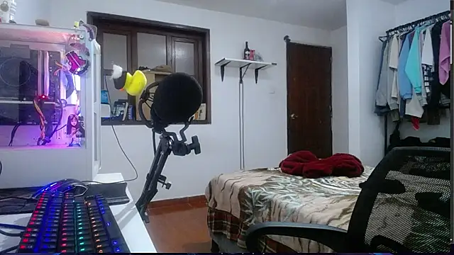 Snapshot of esjrobles chatting on 12/29/24, 01:49 esjrobles online show from 12/29/24, 01:49