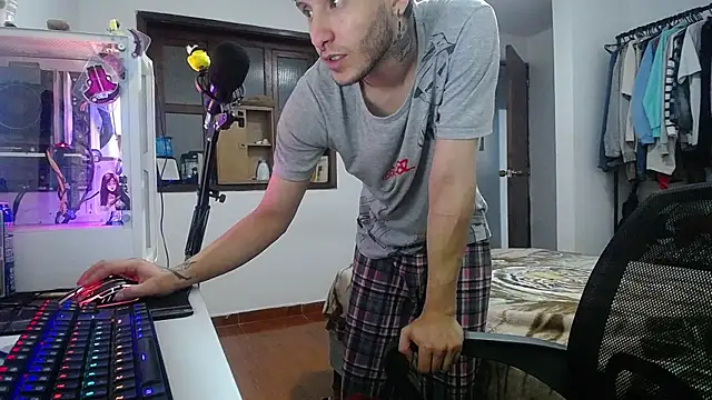 Snapshot of esjrobles chatting on 12/31/24, 02:29 esjrobles online show from 12/31/24, 02:29