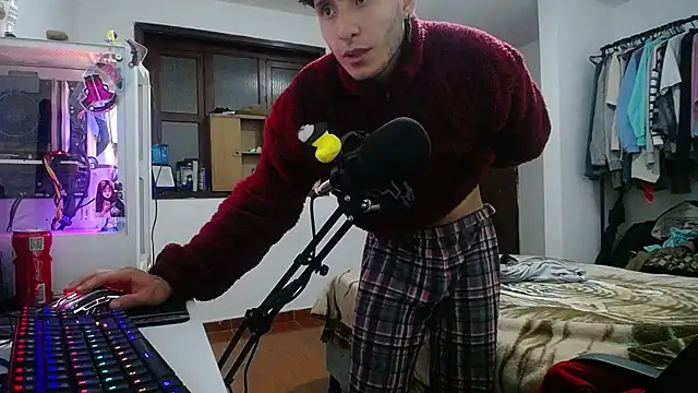 Snapshot of esjrobles chatting on 12/31/24, 06:16 esjrobles online show from 12/31/24, 06:16