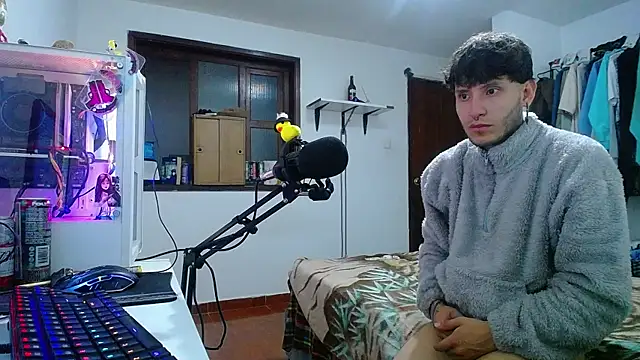 Snapshot of esjrobles chatting on 01/03/25, 07:16 esjrobles online show from 01/03/25, 07:16