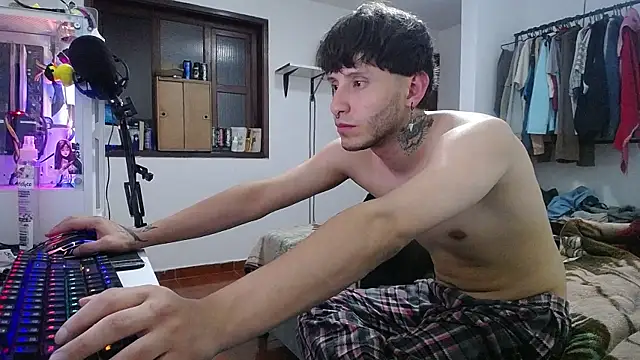 Snapshot of esjrobles chatting on 01/10/25, 04:33 esjrobles online show from 01/10/25, 04:33