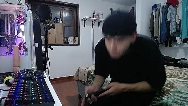 Snapshot of esjrobles chatting on 01/19/25, 02:15 esjrobles online show from 01/19/25, 02:15