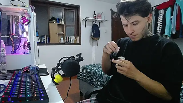 Snapshot of esjrobles chatting on 01/20/25, 02:22 esjrobles online show from 01/20/25, 02:22