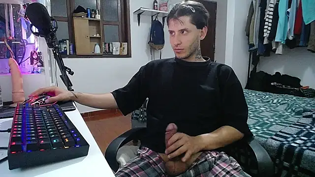 Snapshot of esjrobles chatting on 01/20/25, 05:26 esjrobles online show from 01/20/25, 05:26