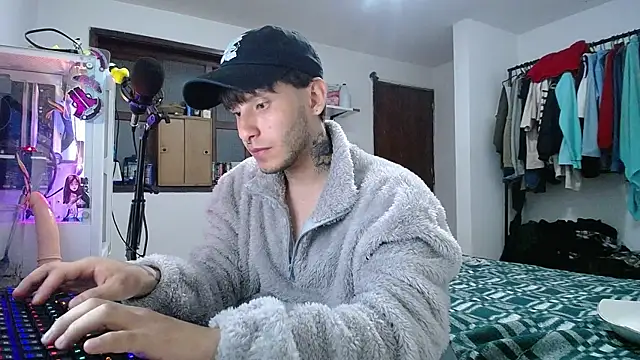 Snapshot of esjrobles chatting on 01/21/25, 05:38 esjrobles online show from 01/21/25, 05:38