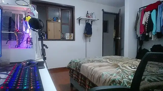 Snapshot of esjrobles chatting on 01/22/25, 02:26 esjrobles online show from 01/22/25, 02:26