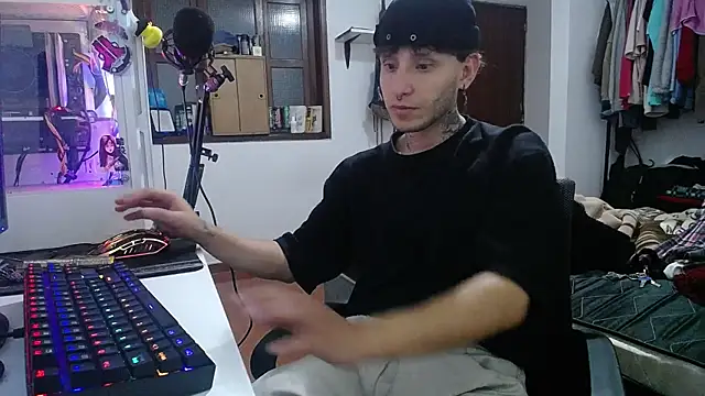 Snapshot of esjrobles chatting on 01/26/25, 05:45 esjrobles online show from 01/26/25, 05:45