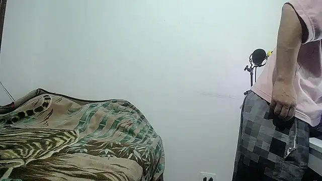 Snapshot of esjrobles chatting on 01/28/25, 03:36 esjrobles online show from 01/28/25, 03:36