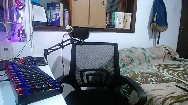 Snapshot of esjrobles chatting on 01/28/25, 06:38 esjrobles online show from 01/28/25, 06:38