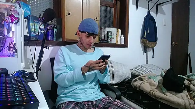 Snapshot of esjrobles chatting on 02/01/25, 02:37 esjrobles online show from 02/01/25, 02:37