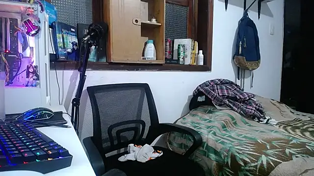 Snapshot of esjrobles chatting on 02/04/25, 03:44 esjrobles online show from 02/04/25, 03:44