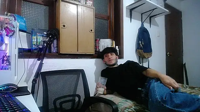 Snapshot of esjrobles chatting on 02/11/25, 03:29 esjrobles online show from 02/11/25, 03:29