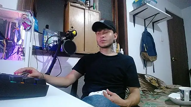 Snapshot of esjrobles chatting on 02/14/25, 04:04 esjrobles online show from 02/14/25, 04:04