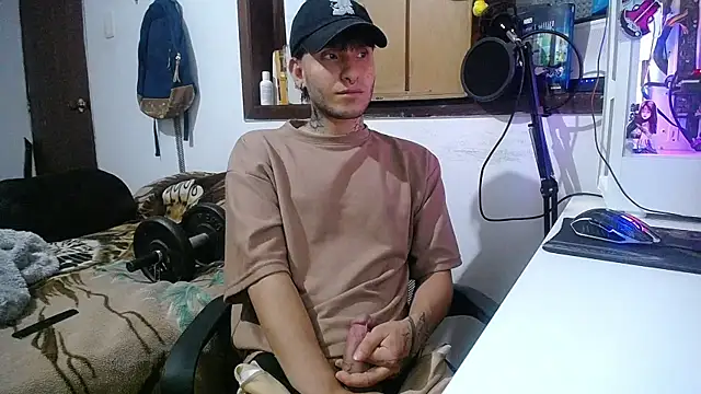 Snapshot of esjrobles chatting on 02/14/25, 10:17 esjrobles online show from 02/14/25, 10:17