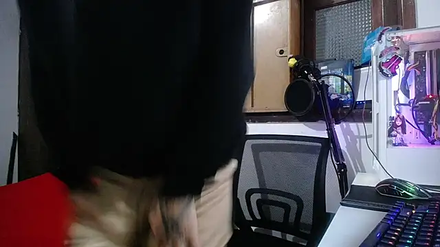 Snapshot of esjrobles chatting on 02/15/25, 09:16 esjrobles online show from 02/15/25, 09:16