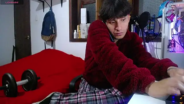 Snapshot of esjrobles chatting on 02/16/25, 05:59 esjrobles online show from 02/16/25, 05:59