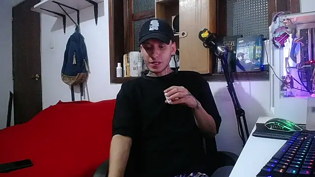 Snapshot of esjrobles chatting on 02/25/25, 04:46 esjrobles online show from 02/25/25, 04:46