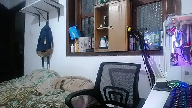 Snapshot of esjrobles chatting on 02/28/25, 04:21 esjrobles online show from 02/28/25, 04:21