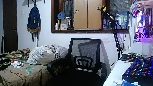 Snapshot of esjrobles chatting on 03/08/25, 08:33 esjrobles online show from 03/08/25, 08:33