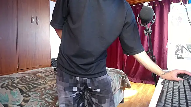 Snapshot of esjrobles chatting on 03/16/25, 08:32 esjrobles online show from 03/16/25, 08:32