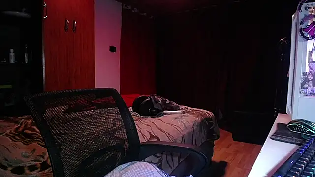 Snapshot of esjrobles chatting on 03/17/25, 05:45 esjrobles online show from 03/17/25, 05:45