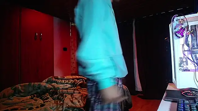 Snapshot of esjrobles chatting on 03/18/25, 01:53 esjrobles online show from 03/18/25, 01:53