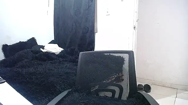 Snapshot of esjrobles chatting on 09/08/25, 04:28 esjrobles online show from 09/08/25, 04:28