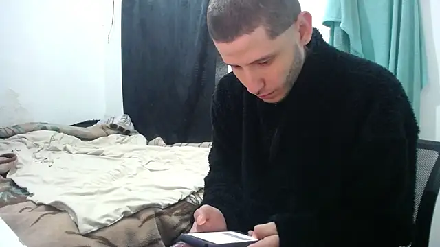 Snapshot of esjrobles chatting on 09/15/25, 12:38 esjrobles online show from 09/15/25, 12:38