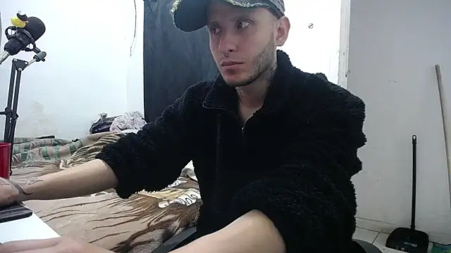 Snapshot of esjrobles chatting on 09/16/25, 08:21 esjrobles online show from 09/16/25, 08:21