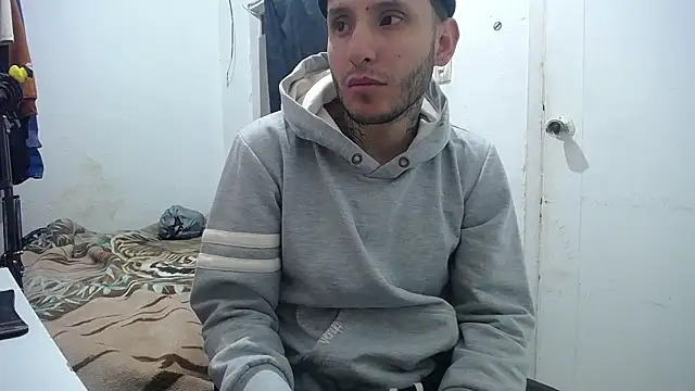 Snapshot of esjrobles chatting on 09/22/25, 12:40 esjrobles online show from 09/22/25, 12:40