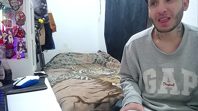 Snapshot of esjrobles chatting on 09/24/25, 12:19 esjrobles online show from 09/24/25, 12:19