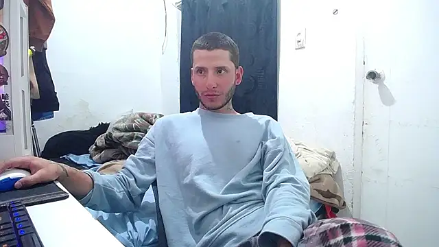 Snapshot of esjrobles chatting on 09/27/25, 05:18 esjrobles online show from 09/27/25, 05:18