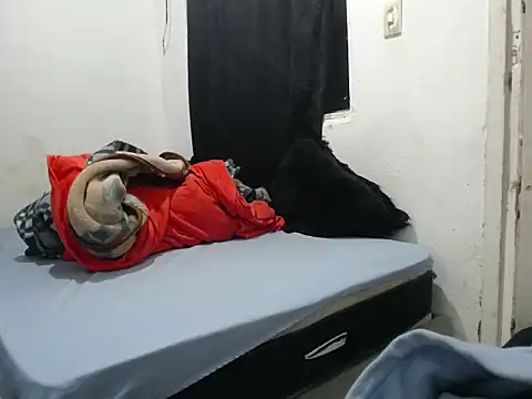 Snapshot of esjrobles chatting on 10/07/25, 12:35 esjrobles online show from 10/07/25, 12:35