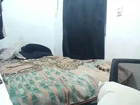 Snapshot of esjrobles chatting on 10/10/25, 01:10 esjrobles online show from 10/10/25, 01:10