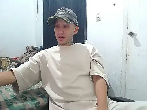 Snapshot of esjrobles chatting on 10/13/25, 12:27 esjrobles online show from 10/13/25, 12:27