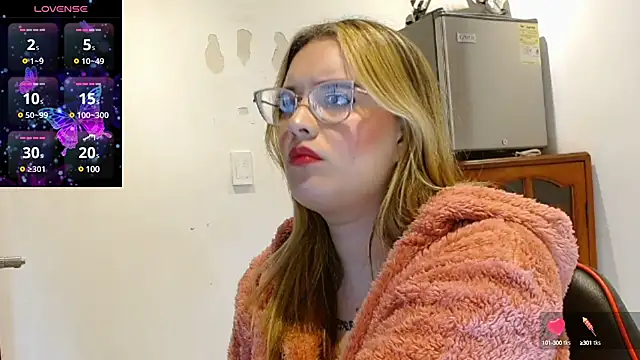 Snapshot of kendallclarkk03 chatting on 02/13/25, 08:17 kendallclarkk03 online show from 02/13/25, 08:17