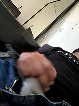 Snapshot of joselo8888 chatting on 11/02/25, 09:28 joselo8888 online show from 11/02/25, 09:28