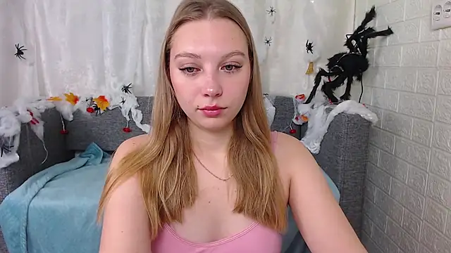 bellaa love  online show from 10/23/25, 12:21