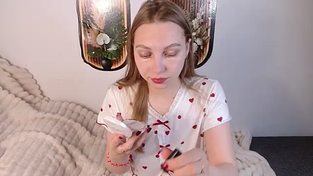 bellaa love  online show from 05/15/26, 12:17