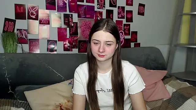 Snapshot of MilanaRoza chatting on 10/25/25, 04:42 MilanaRoza online show from 10/25/25, 04:42