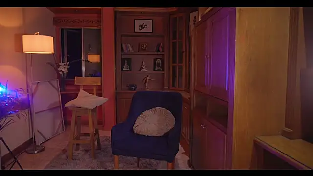 Snapshot of _srerotic chatting on 10/31/25, 11:17 srerotic online show from 10/31/25, 11:17