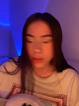 Im Valen Cute online show from 10/28/25, 02:15